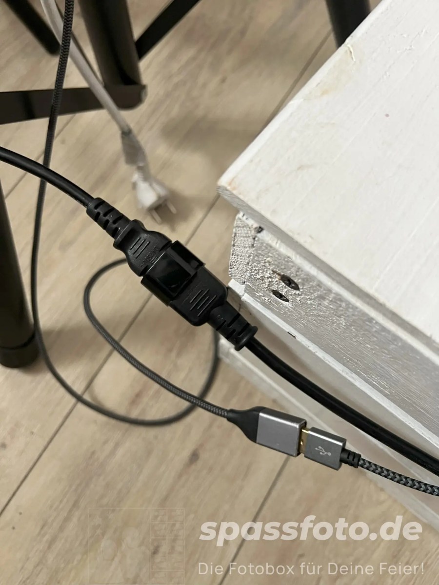 Kabelverbindungen zwischen Fotobox und Drucker